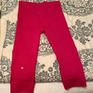 Lululemon fushia pink Capri leggings